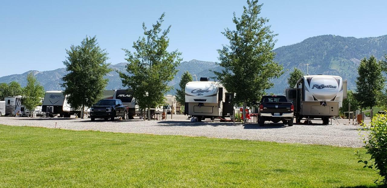 Wolf Den Log Cabin Motel And Rv Park Thayne Exterior foto